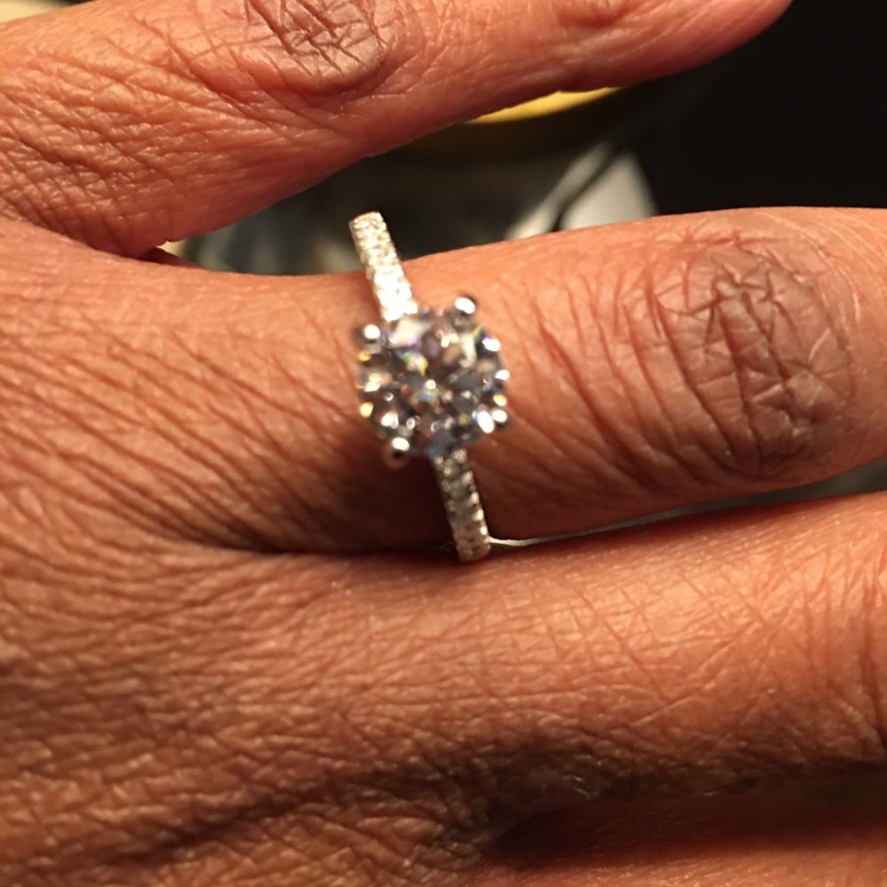 NWOT💍 1.5 karat Sterling Silver ring size 9